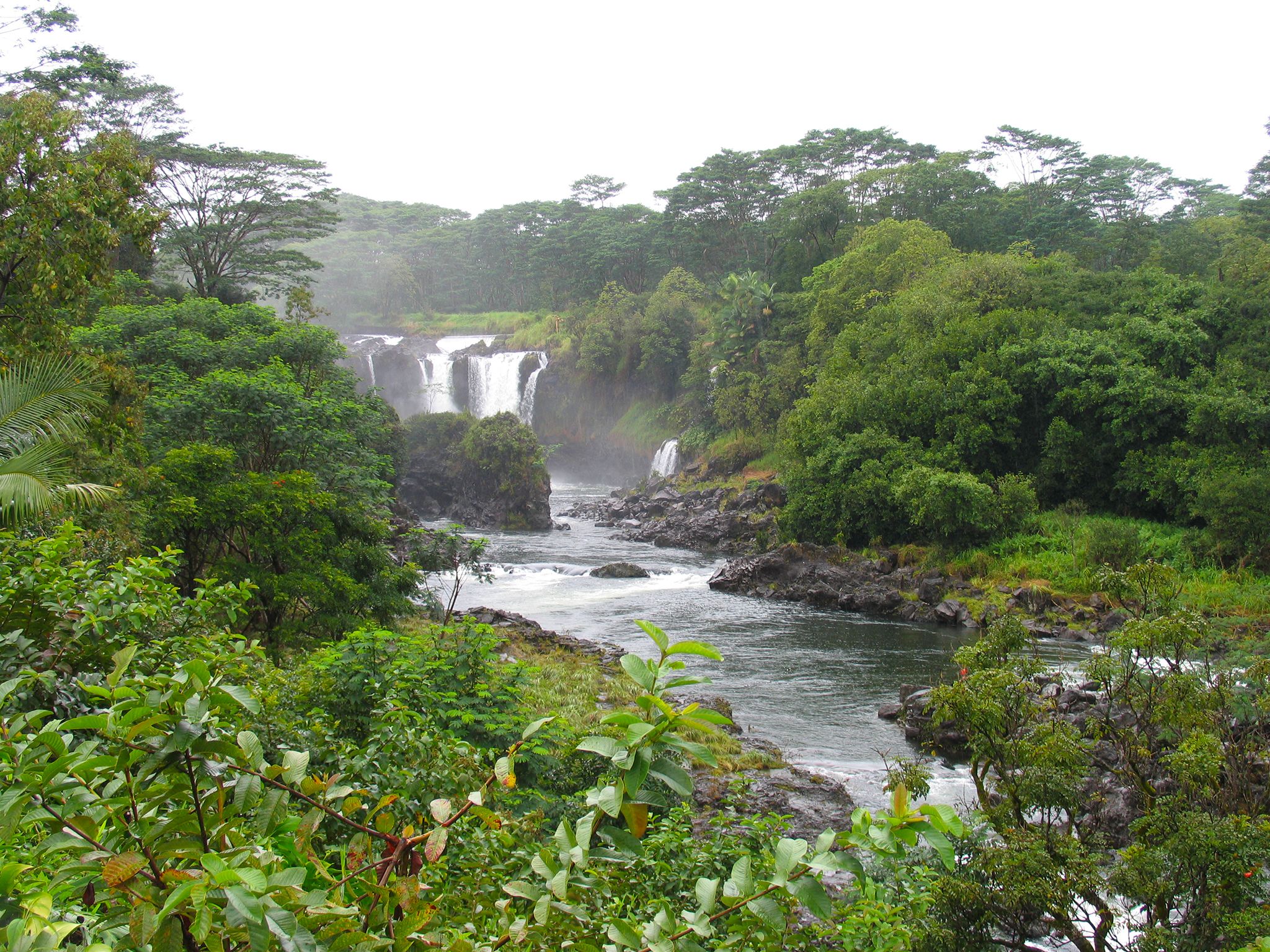 Beautiful Pe'epe'e Falls above the charming town of Hilo, Hawaii. This image is from Amazing... [Photo of the day - April 2020]