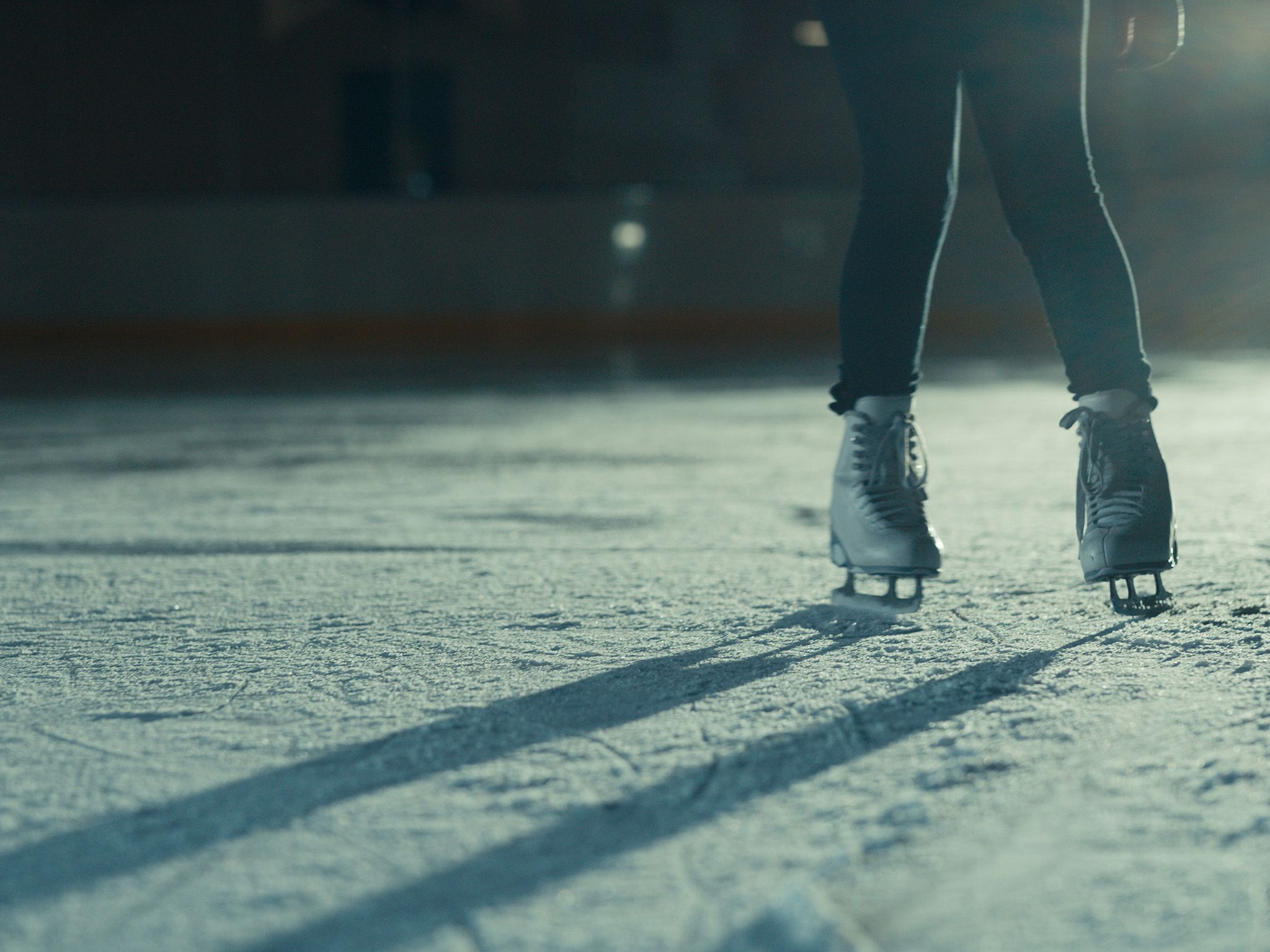 A Figure Skating in Detroit skater gets comfortable on the ice.   This is part of Impact with... [Photo of the day - يونيو 2021]