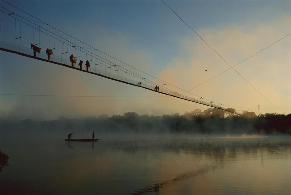 مشهد الشفق من فوق جسر معزز بالكابلات يبلغ طوله 700... [Photo of the day - سبتمبر 2011]