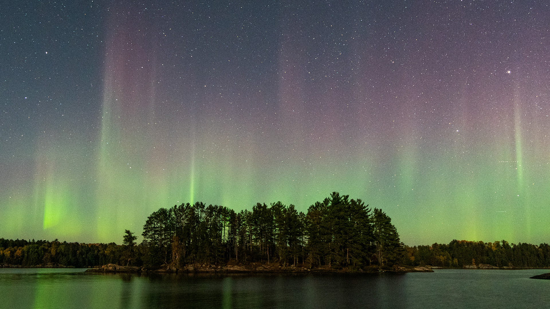 A view of the Northern Lights in Voyageurs National Park. This is from America's National Parks. [Photo of the day - September 2022]