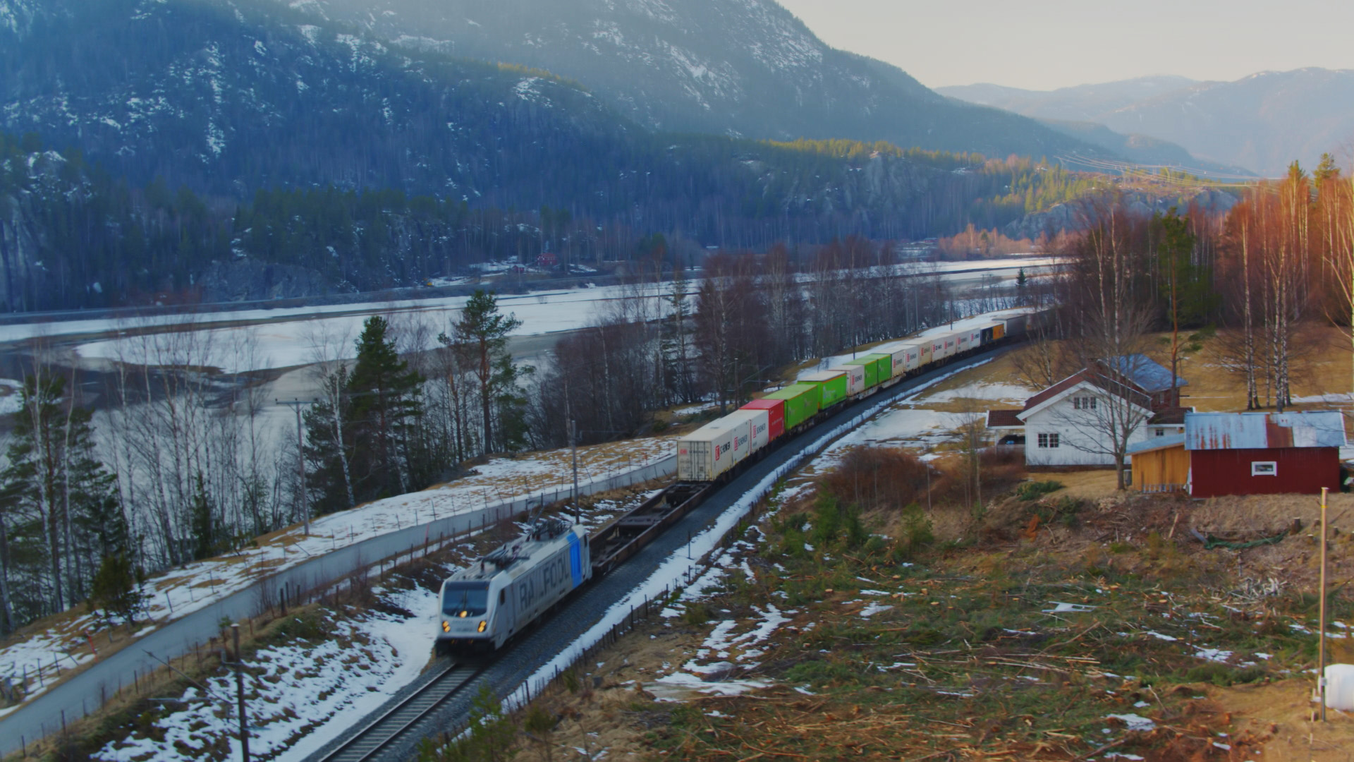 The Bergen line is an important route for freight trains transporting goods across Norway. This... [Photo of the day - October 2022]