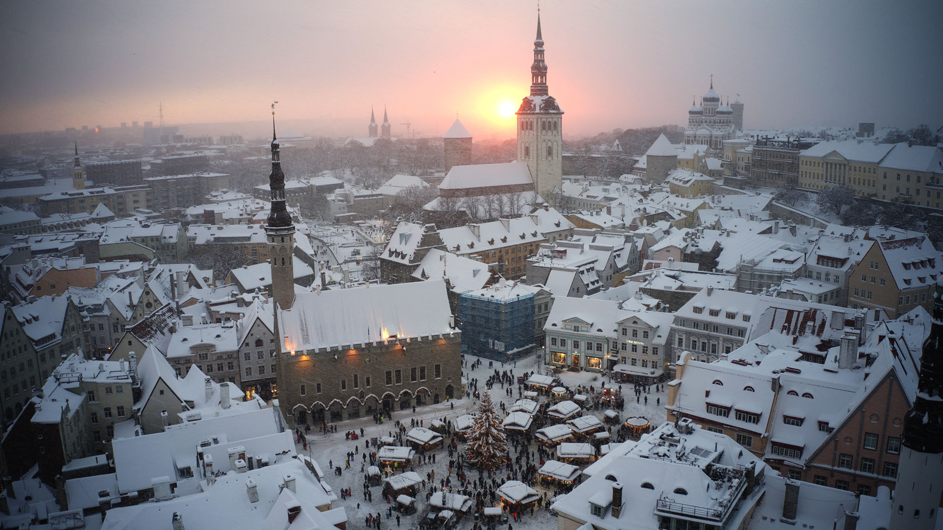 Christmas Market stalls on the snow covered Tallinn's Town Hall Square. This is from EUROPE FROM... [Photo of the day - December 2022]