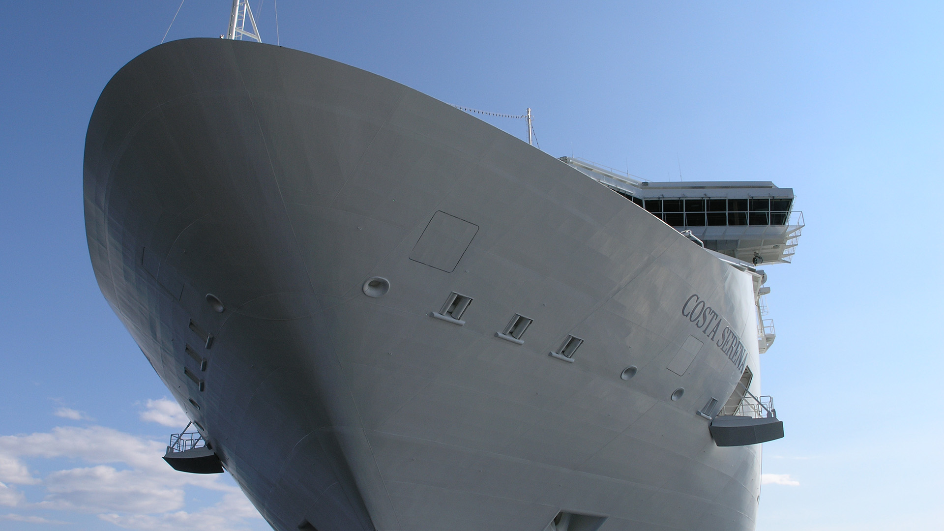 السفينة كوستا سيرينا ترو في دوبروفنيك. هذه الصورة من... [Photo of the day - مايو 2023]