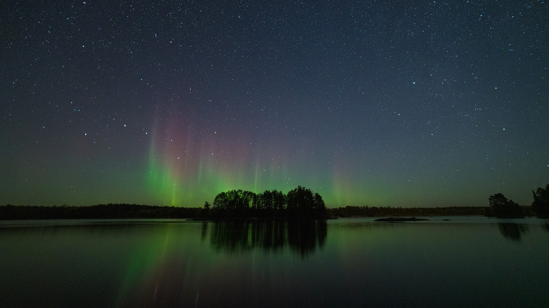 A view of the Northern Lights in Voyageurs National Park. This is from America's National Parks. [Photo of the day - June 2023]