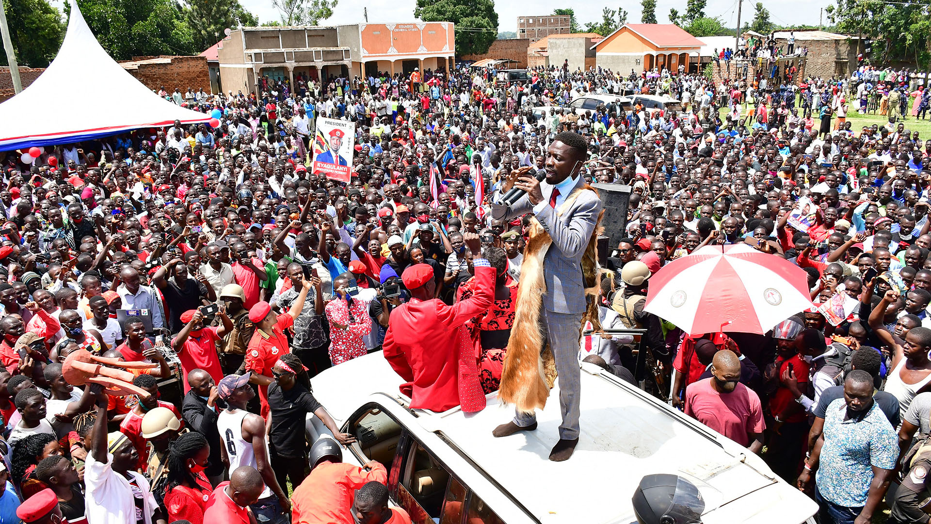 Robert Kyagulanyi Ssentamu (standing on roof of the vehicle), a candidate in Uganda's general... [Photo of the day - October 2023]
