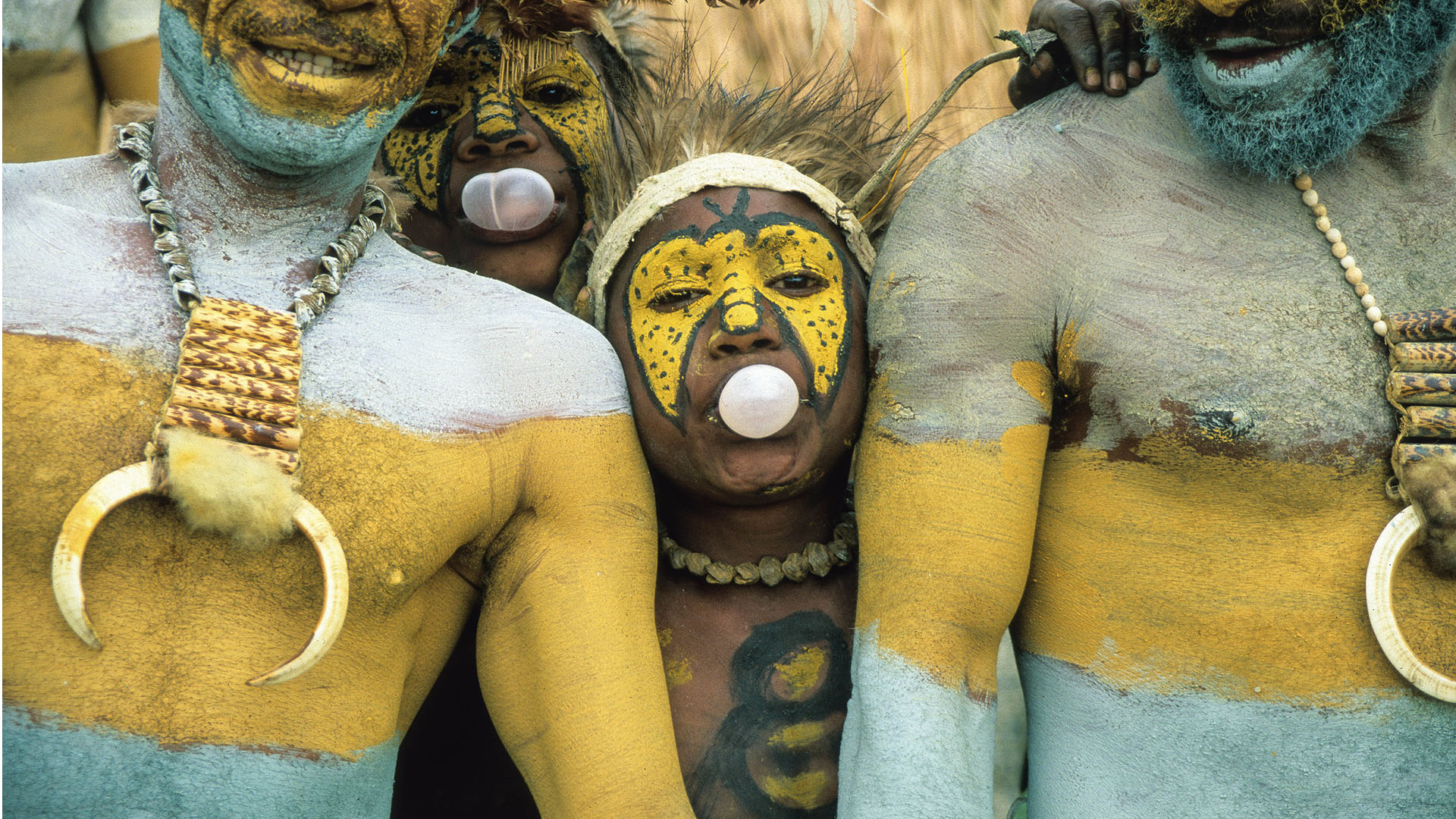 Indigenous Highlanders from Papua New Guinea during the annual Sing-sing on Mount Hagen. This is... [Photo of the day - مارس 2024]