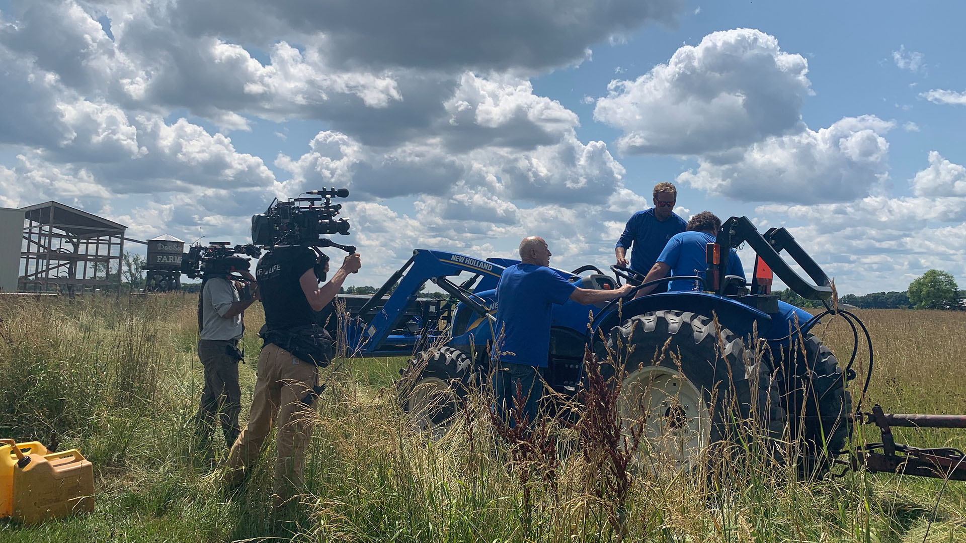 Two crew members film Dr. Pol, Ben Reinhold, and Charles Pol getting the blue tractor ready to... [Photo of the day - أبريل 2024]
