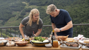 Tilly and Gordon Ramsay prepare food... [Photo of the day -  6 يونيو 2024]