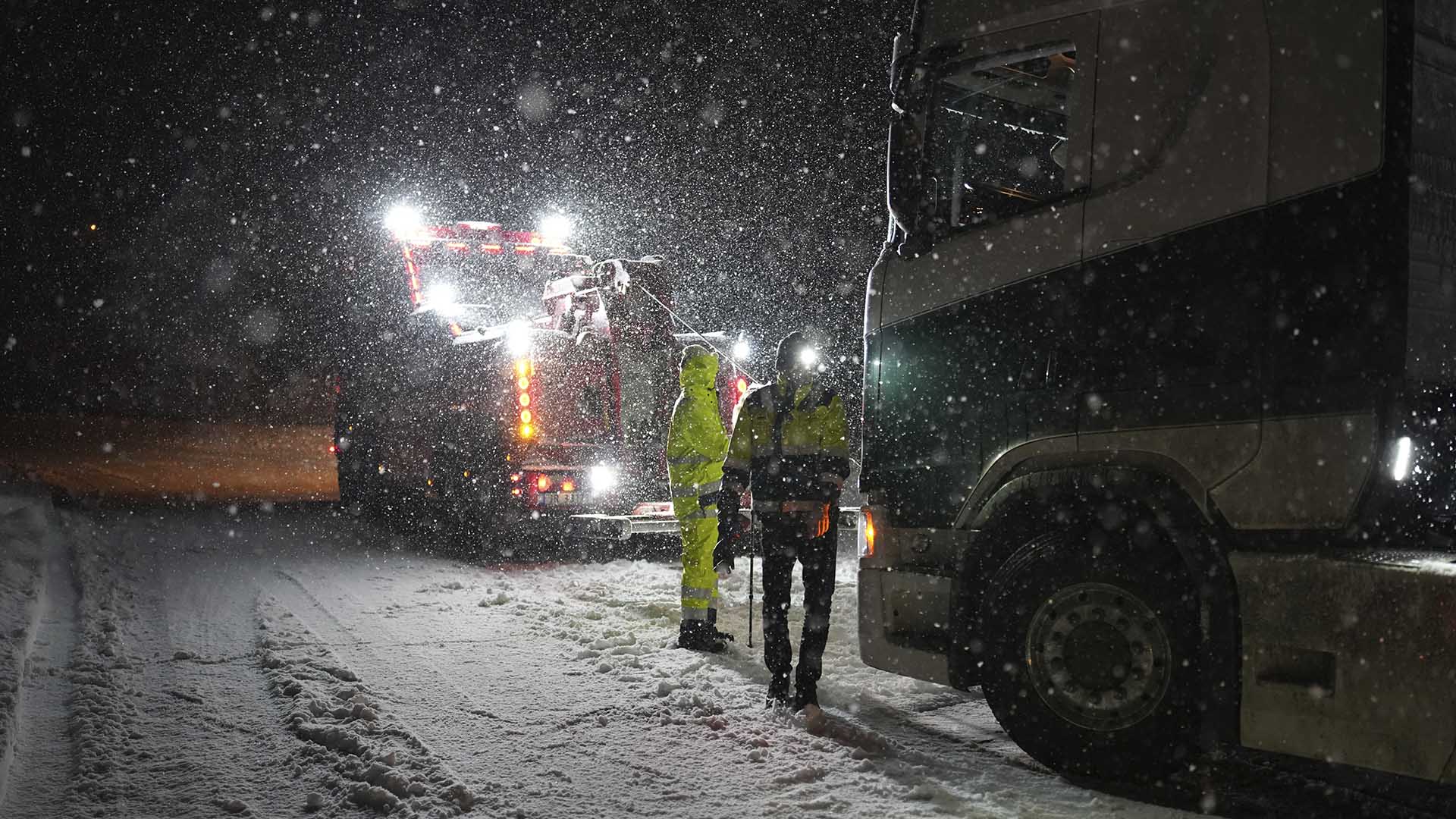 The rescue happened in heavy snow, making the job difficult. This is from Ice Road Rescue, season 9. [Photo of the day - October 2024]