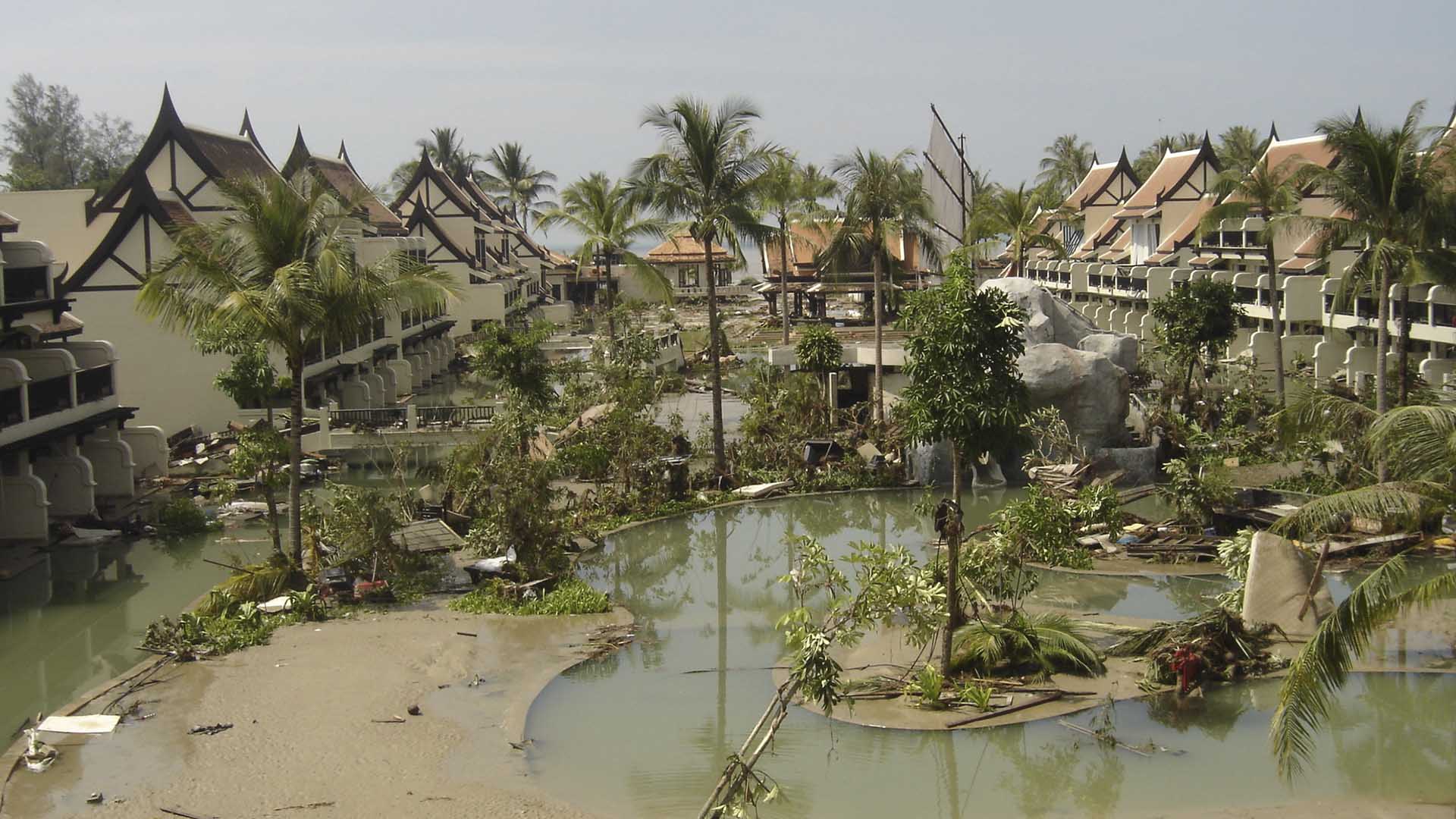 The popular tourist destination of Khao Lak in Thailand is devastated by the force of the... [Photo of the day - November 2024]