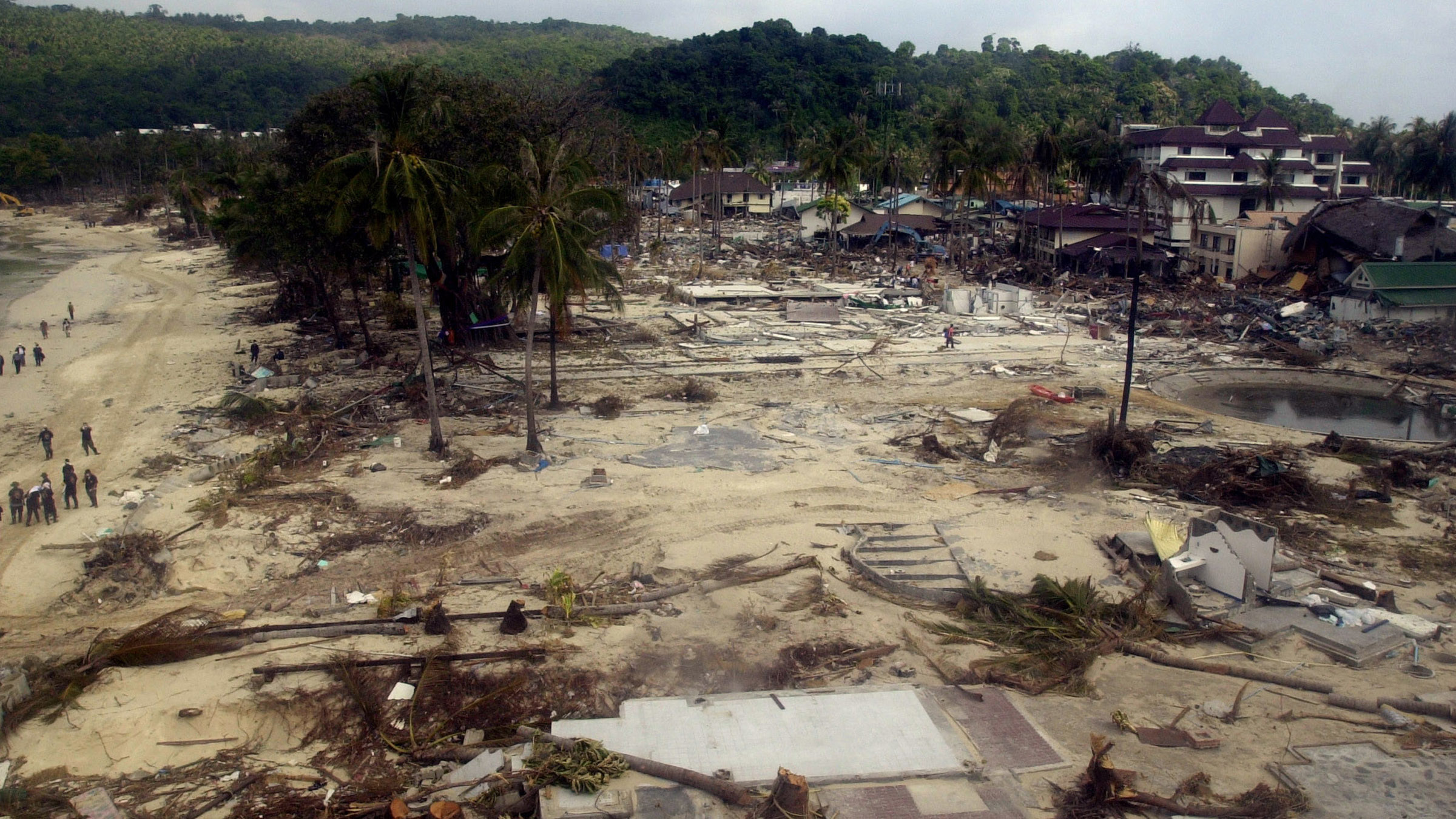 104_BreakingNews_Tsunami-RaceAgainstTime_01.jpg The devastation caused by the tsunami in... [Photo of the day - December 2024]