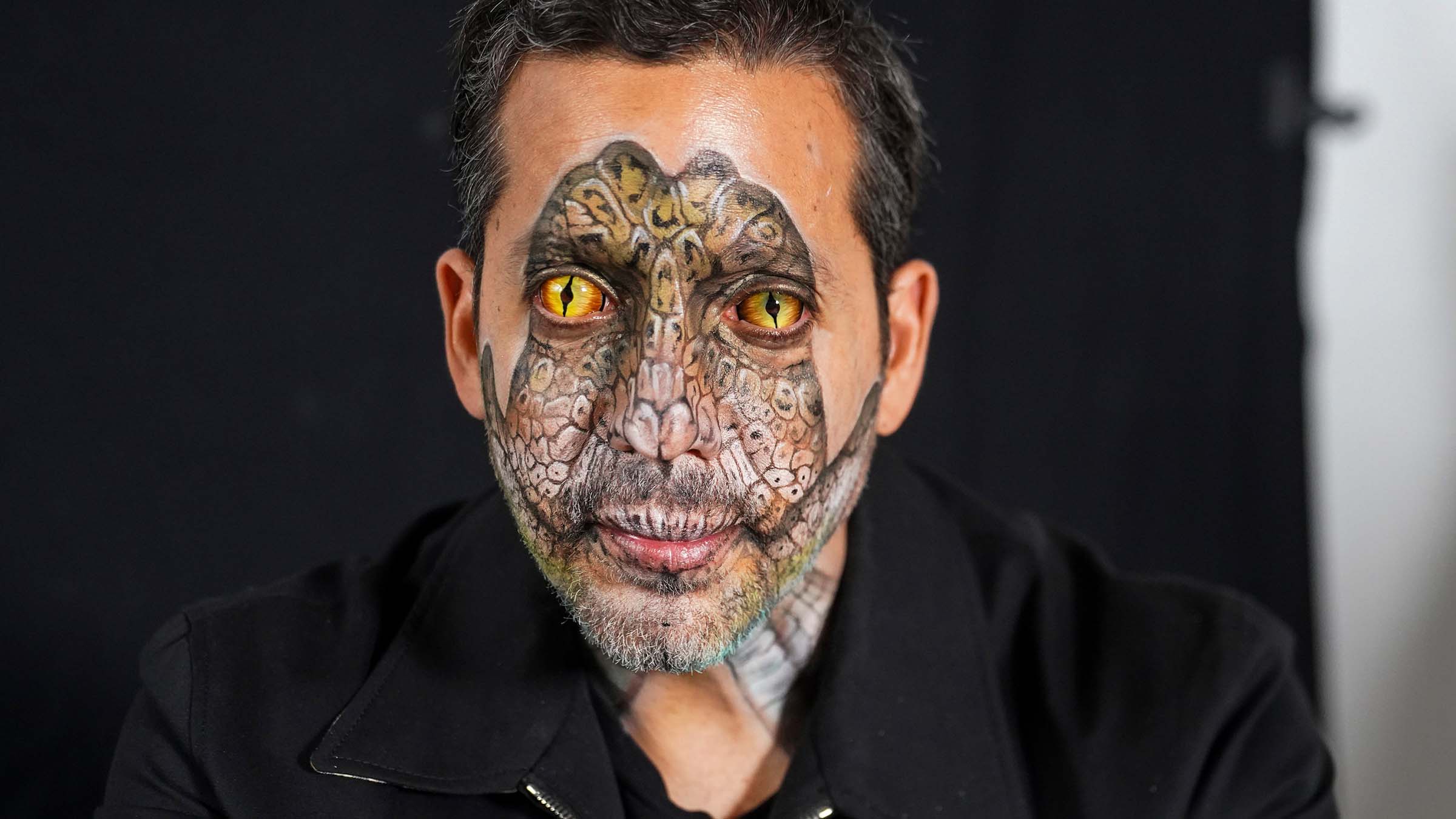 David Blaine poses with his reptile-painted face and contact lenses. This is from David Blaine:... [Photo of the day - March 2025]