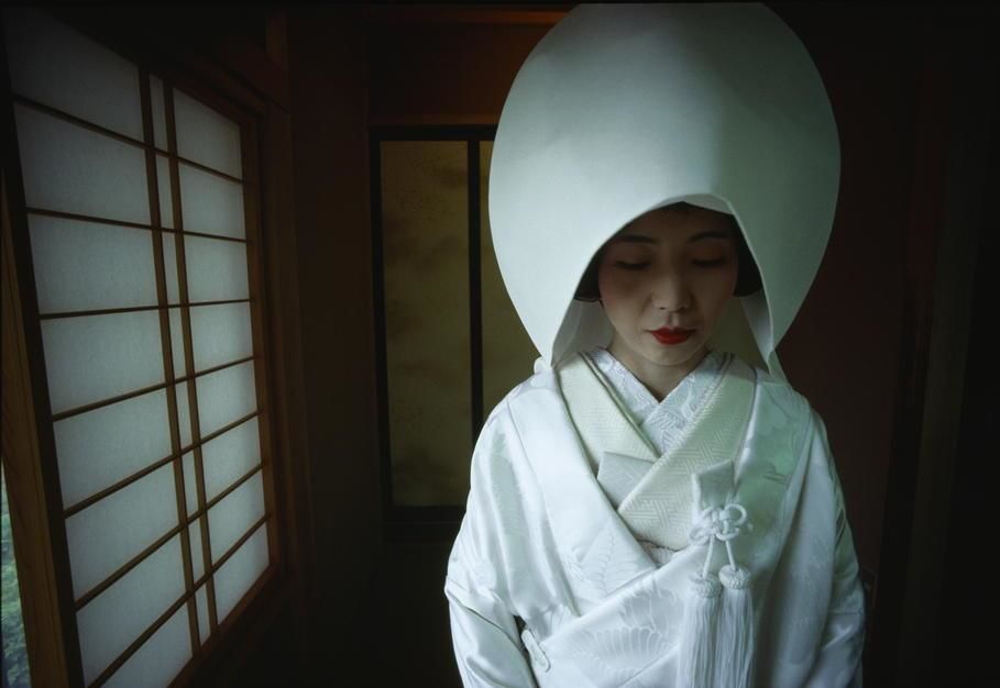 An informal portrait of a Japanese woman in traditional dress. [Photo of the day - January 2012]
