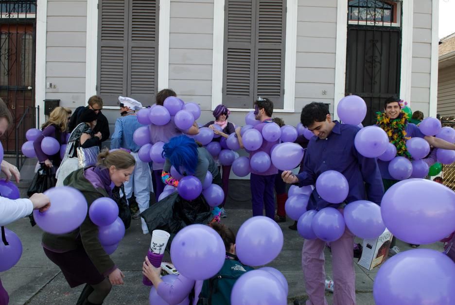 People parade, dressed as grapes and carrying boxes of wine to serve to spectators in New... [Photo of the day - April 2011]