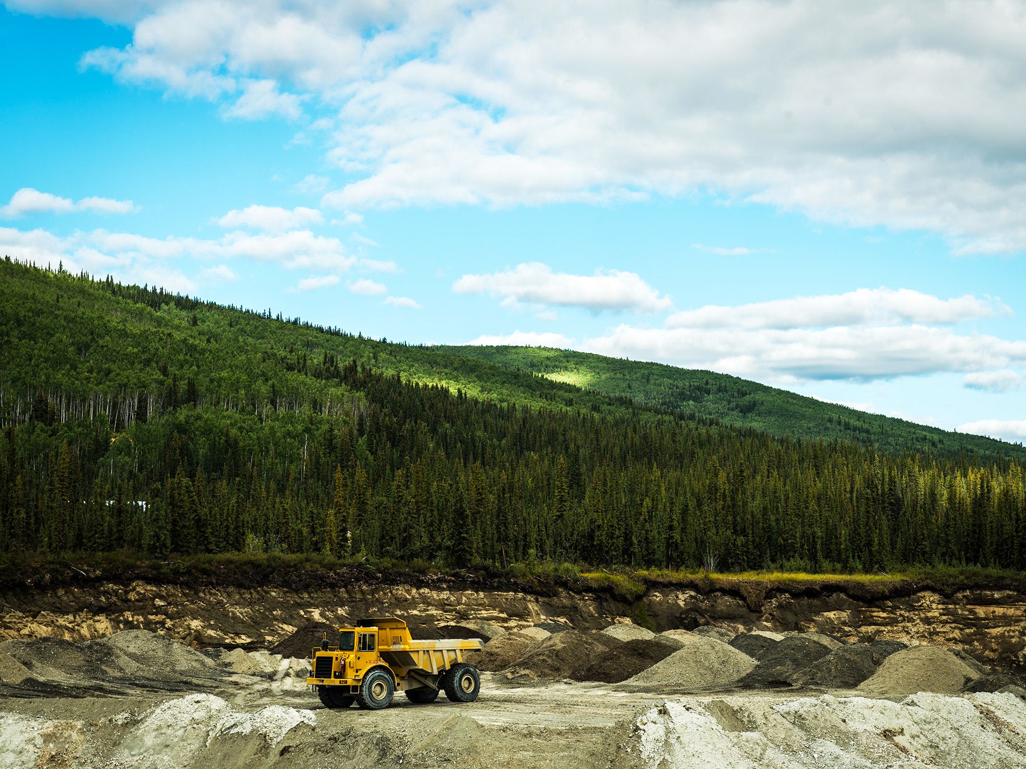 Truck at a mine.â¨This image is from Yukon Gold. [Photo of the day - October 2014]