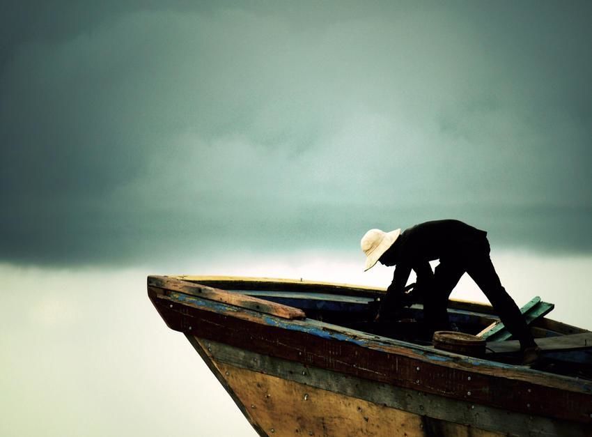 A worker doing his job on a ship before the heavy rains arrive. [Photo of the day - June 2011]