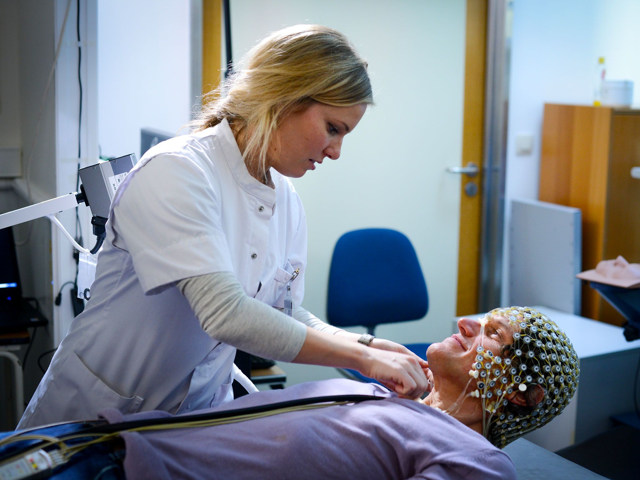 Liege, Belgium: Vanessa Charland setting up the EEG cap for Dr Steven Laureys whilst he's laying... [Photo of the day - June 2016]