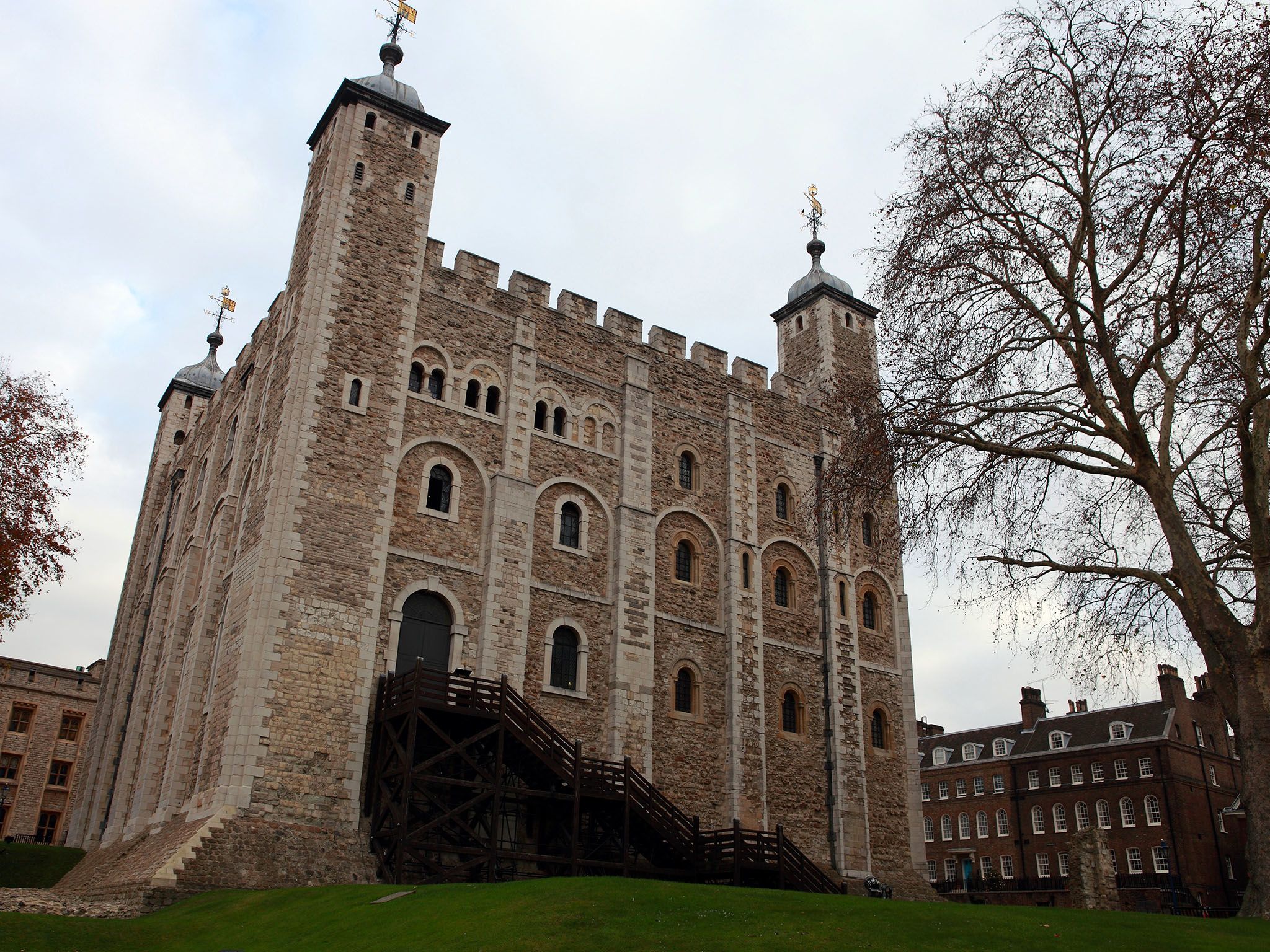 Tower of London, the White Tower. This image is from Bloody Tales Of Europe. [Photo of the day - October 2016]