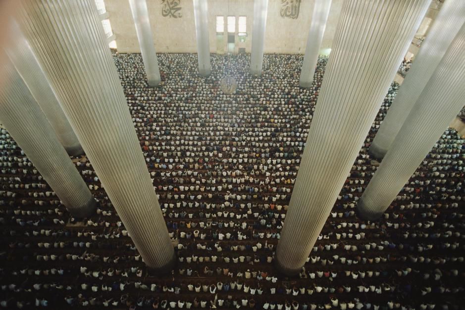 Worshippers in a Mosque in Djakarta. Indonesia. [Photo of the day - July 2011]