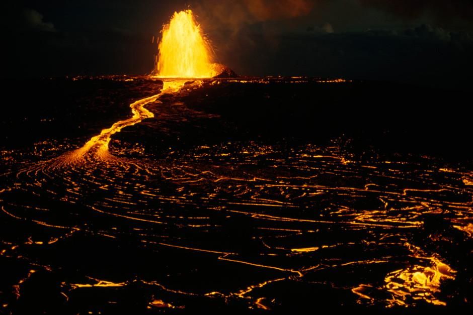 Lava spews from Mauna Ulu, a vent of the volcano Kilauea.  This image is from Most Amazing Photos. [Photo of the day - March 2012]
