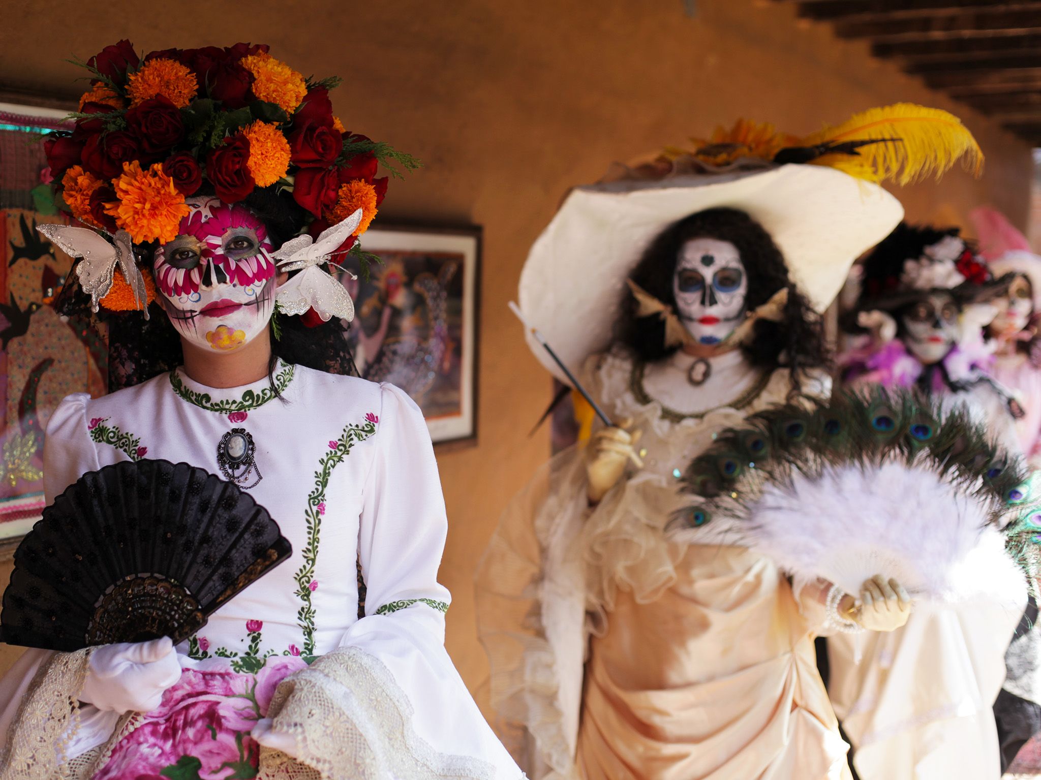 ميتشواكان، المكسيك:  شباب متنكرون في شكل هياكل عظمية... [Photo of the day - مارس 2018]