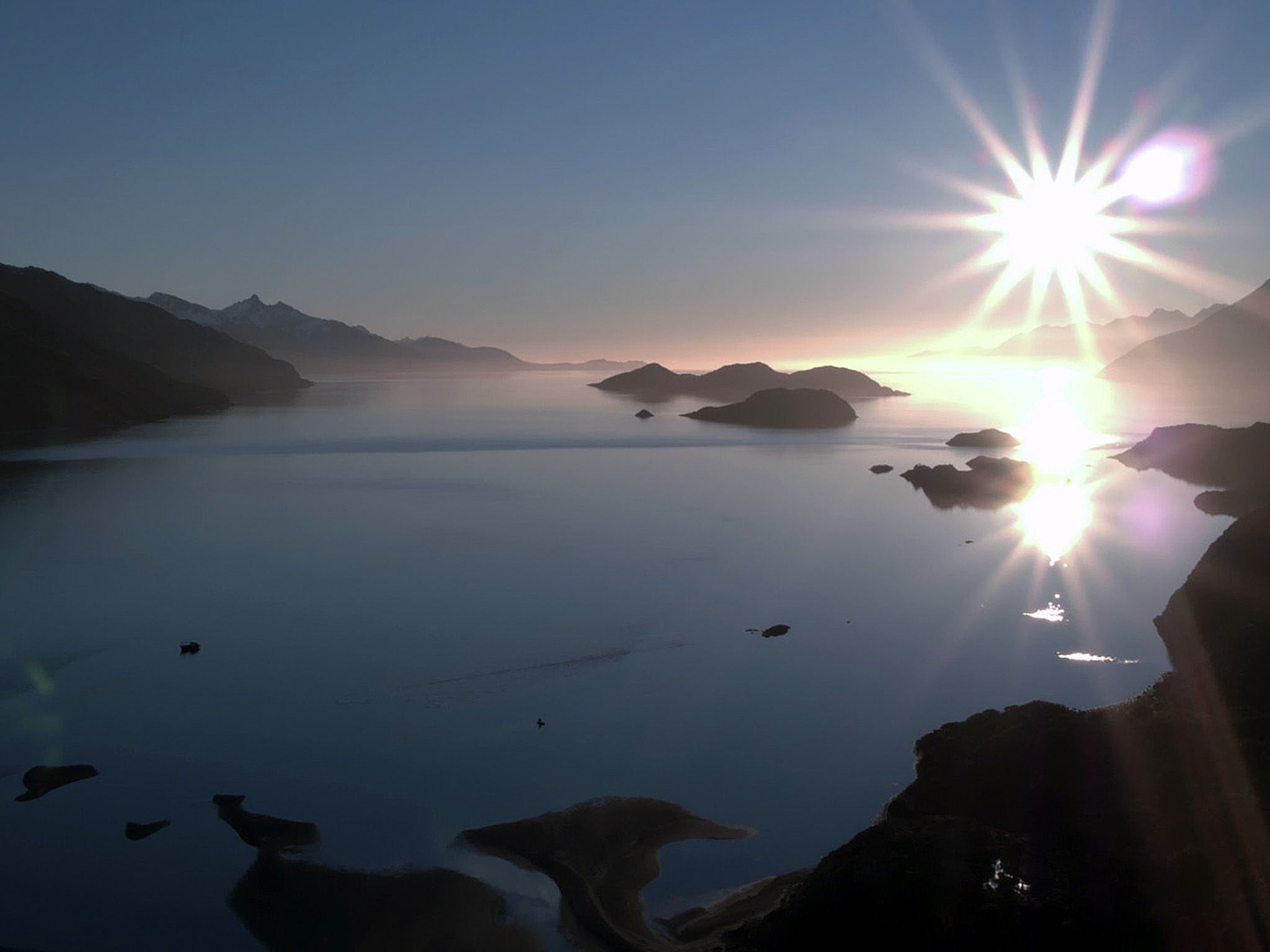 تييرا دل فويغو (أرض النار)، تشيلي: تشرق الشمس على ساحل... [Photo of the day - مايو 2018]