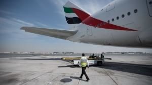 مجموعة من أفضل حلقات برنامج مطار دبي الدولي صورة
