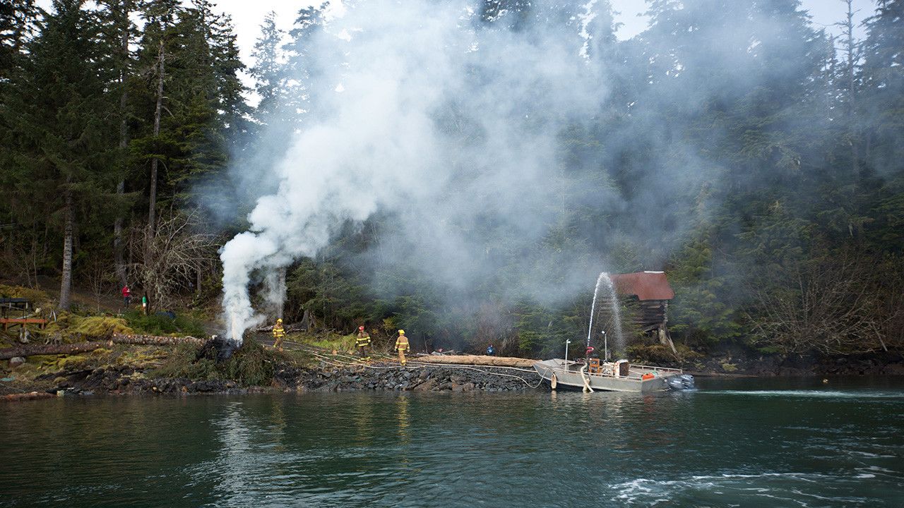 Living Off-The-Grid Photos - Lawless Island Alaska ...