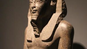أسرار وكنوز ملك الشمس المصري صورة