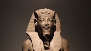 أسرار وكنوز ملك الشمس المصري صورة
