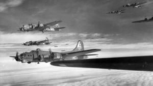 أبطال السماء: القوة الجوية الثامنة الرائعة صورة