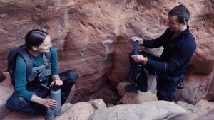 مغامرة نتالي بورتمان في صحراء اسكلانت صورة